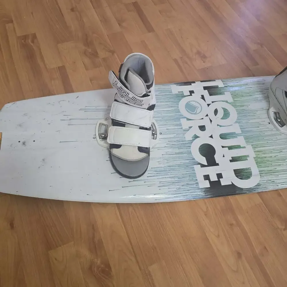 Liquid Force Waterboard Comfort Wake Board With White Bindings PS3 Model Sz 5-8